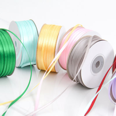 3mm dar renk çeşitliliği hediye ambalajı için özel yüksek dayanıklılıklı polyester saten kurdele